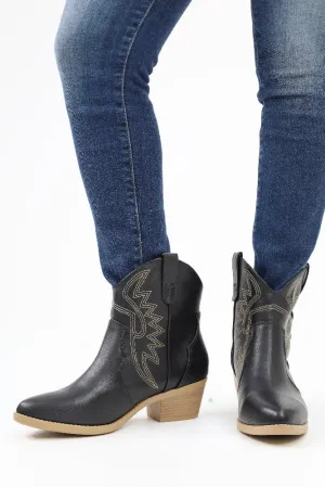 Must-Have Sweetheart Cowgirl Bootie -Black