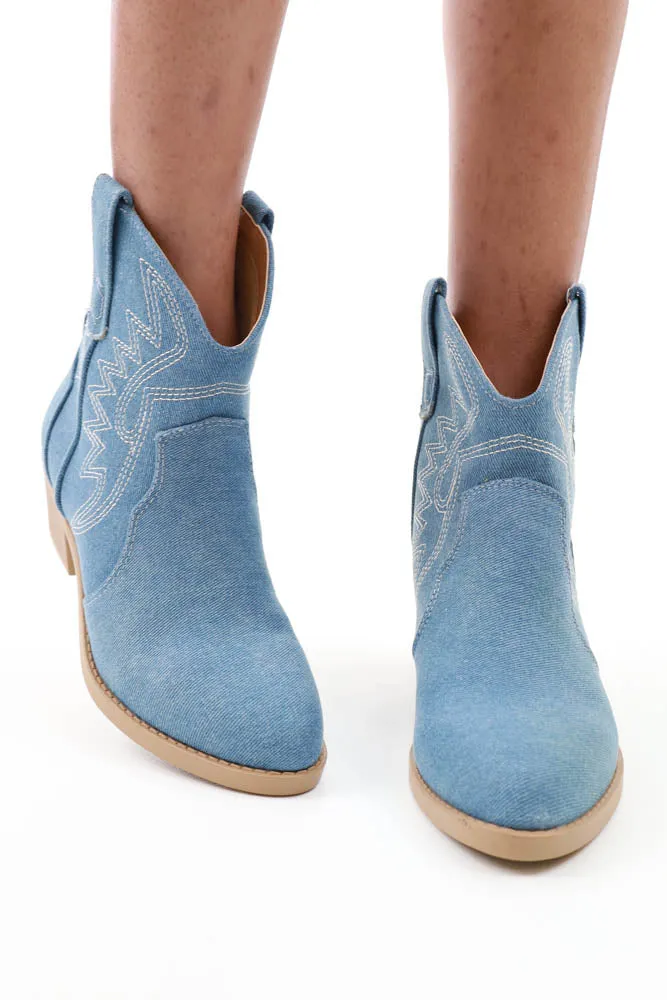 Must-Have Sweetheart Cowgirl Bootie -Black