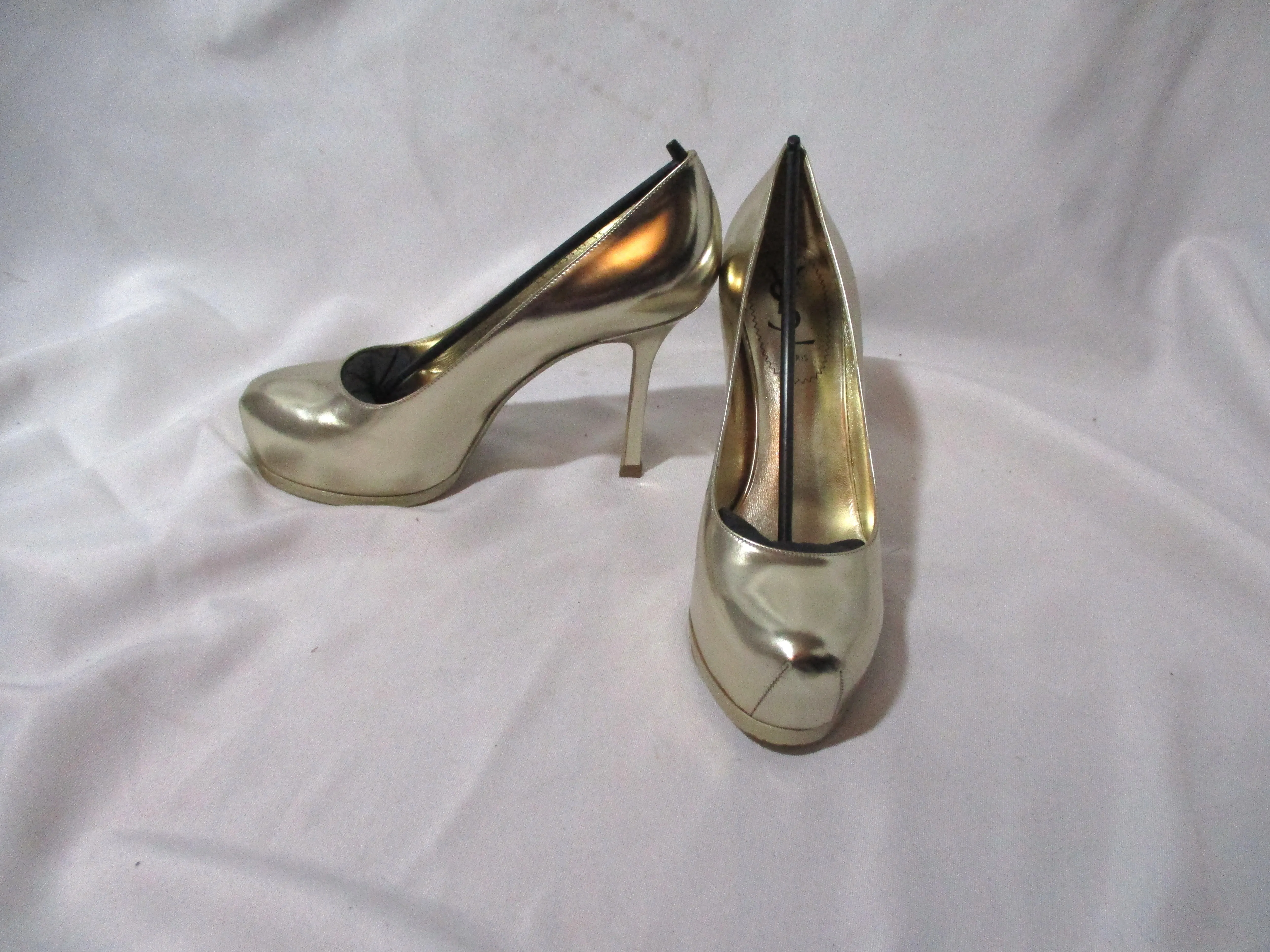 NEW NWT  YVES SAINT LAURENT PARIS Stiletto Heel PUMP SHOE 36 GOLD