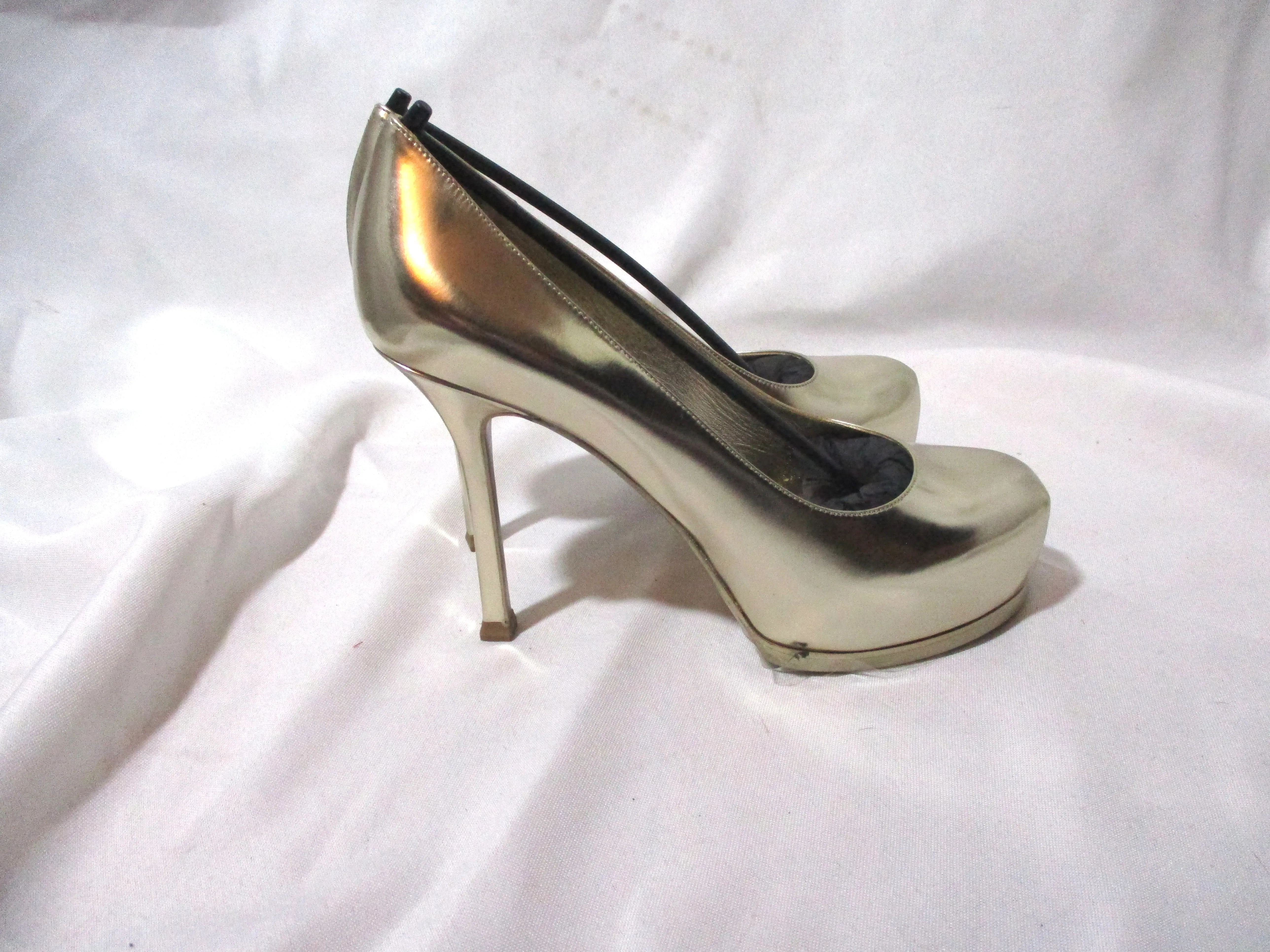 NEW NWT  YVES SAINT LAURENT PARIS Stiletto Heel PUMP SHOE 36 GOLD