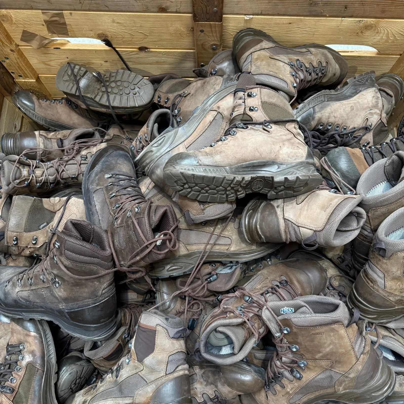 Pallet of 100 DISTRESSED GORE TEX Brown Combat Boots