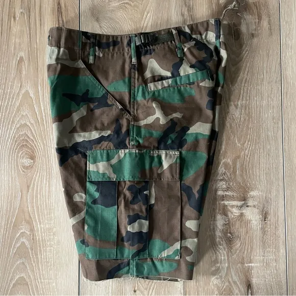 Urban Outfitters Urban Renewal Remade Camo Cut-Off Short